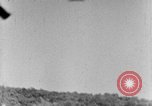Standbild strafing europäische Theater, 1944, aus Sekunde 30 historischem Filmmaterial Videoclip 65675045709