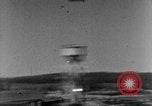 Standbild strafing europäische Theater, 1944, aus Sekunde 35 historischem Filmmaterial Videoclip 65675045709