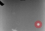 Standbild strafing europäische Theater, 1944, aus Sekunde 38 historischem Filmmaterial Videoclip 65675045709