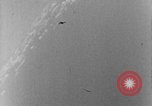 Standbild strafing europäische Theater, 1944, aus Sekunde 53 historischem Filmmaterial Videoclip 65675045709