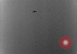 Standbild strafing europäische Theater, 1944, aus Sekunde 56 historischem Filmmaterial Videoclip 65675045709