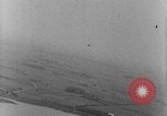 Standbild strafing europäische Theater, 1944, aus Sekunde 59 historischem Filmmaterial Videoclip 65675045709
