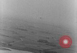 Standbild strafing europäische Theater, 1944, aus Sekunde 60 historischem Filmmaterial Videoclip 65675045709