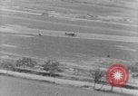 Standbild strafing europäische Theater, 1944, aus Sekunde 9 historischem Filmmaterial Videoclip 65675045710