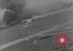 Standbild strafing europäische Theater, 1944, aus Sekunde 29 historischem Filmmaterial Videoclip 65675045710