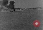 Standbild strafing europäische Theater, 1944, aus Sekunde 40 historischem Filmmaterial Videoclip 65675045710