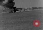 Standbild strafing europäische Theater, 1944, aus Sekunde 43 historischem Filmmaterial Videoclip 65675045710
