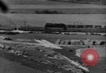 Standbild strafing europäische Theater, 1944, aus Sekunde 27 historischem Filmmaterial Videoclip 65675045711