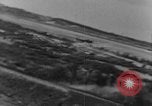 Standbild strafing europäische Theater, 1944, aus Sekunde 20 historischem Filmmaterial Videoclip 65675045718