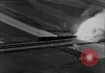 Standbild strafing europäische Theater, 1944, aus Sekunde 26 historischem Filmmaterial Videoclip 65675045719