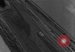 Standbild strafing europäische Theater, 1944, aus Sekunde 29 historischem Filmmaterial Videoclip 65675045719