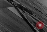 Standbild strafing europäische Theater, 1944, aus Sekunde 37 historischem Filmmaterial Videoclip 65675045719