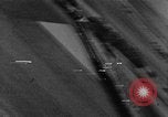 Standbild strafing europäische Theater, 1944, aus Sekunde 38 historischem Filmmaterial Videoclip 65675045719