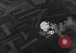 Standbild strafing europäische Theater, 1944, aus Sekunde 47 historischem Filmmaterial Videoclip 65675045719