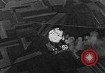 Standbild strafing europäische Theater, 1944, aus Sekunde 49 historischem Filmmaterial Videoclip 65675045719