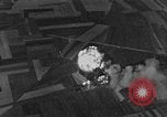 Standbild strafing europäische Theater, 1944, aus Sekunde 50 historischem Filmmaterial Videoclip 65675045719