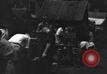 Image Des civils américains Santo Tomas Philippines, 1945, de la seconde 34 séquences d'archives historiques vidéo 65675045813