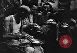 Image des prisonniers de guerre américains Bilibid Philippines, 1945, de la seconde 42 séquences d'archives historiques vidéo 65675045814