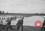 Image Army Rangers avec Alamo Scouts et des guérilleros philippins d'un camp de prisonniers japonais raid Cabanatuan Philippines, 1945, de la seconde 8 séquences d'archives historiques vidéo 65675045815