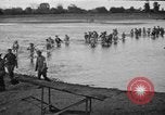 Image Army Rangers avec Alamo Scouts et des guérilleros philippins d'un camp de prisonniers japonais raid Cabanatuan Philippines, 1945, de la seconde 15 séquences d'archives historiques vidéo 65675045815