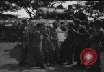 Image Army Rangers avec Alamo Scouts et des guérilleros philippins d'un camp de prisonniers japonais raid Cabanatuan Philippines, 1945, de la seconde 29 séquences d'archives historiques vidéo 65675045815