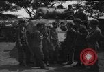 Image Army Rangers avec Alamo Scouts et des guérilleros philippins d'un camp de prisonniers japonais raid Cabanatuan Philippines, 1945, de la seconde 32 séquences d'archives historiques vidéo 65675045815