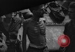 Image Army Rangers avec Alamo Scouts et des guérilleros philippins d'un camp de prisonniers japonais raid Cabanatuan Philippines, 1945, de la seconde 40 séquences d'archives historiques vidéo 65675045815