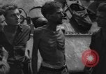 Image Army Rangers avec Alamo Scouts et des guérilleros philippins d'un camp de prisonniers japonais raid Cabanatuan Philippines, 1945, de la seconde 41 séquences d'archives historiques vidéo 65675045815
