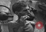 Image Army Rangers avec Alamo Scouts et des guérilleros philippins d'un camp de prisonniers japonais raid Cabanatuan Philippines, 1945, de la seconde 54 séquences d'archives historiques vidéo 65675045815