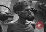 Image Army Rangers avec Alamo Scouts et des guérilleros philippins d'un camp de prisonniers japonais raid Cabanatuan Philippines, 1945, de la seconde 55 séquences d'archives historiques vidéo 65675045815