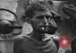 Image Army Rangers avec Alamo Scouts et des guérilleros philippins d'un camp de prisonniers japonais raid Cabanatuan Philippines, 1945, de la seconde 57 séquences d'archives historiques vidéo 65675045815
