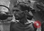 Image Army Rangers avec Alamo Scouts et des guérilleros philippins d'un camp de prisonniers japonais raid Cabanatuan Philippines, 1945, de la seconde 59 séquences d'archives historiques vidéo 65675045815