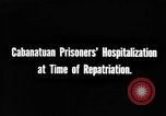 Image Libéré des prisonniers de guerre américains soignés en hôpital de Cabanatuan Philippines, 1945, de la seconde 1 séquences d'archives historiques vidéo 65675045817