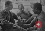 Image Libéré des prisonniers de guerre américains soignés en hôpital de Cabanatuan Philippines, 1945, de la seconde 18 séquences d'archives historiques vidéo 65675045817