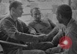 Image Libéré des prisonniers de guerre américains soignés en hôpital de Cabanatuan Philippines, 1945, de la seconde 21 séquences d'archives historiques vidéo 65675045817