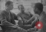 Image Libéré des prisonniers de guerre américains soignés en hôpital de Cabanatuan Philippines, 1945, de la seconde 26 séquences d'archives historiques vidéo 65675045817
