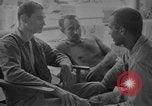 Image Libéré des prisonniers de guerre américains soignés en hôpital de Cabanatuan Philippines, 1945, de la seconde 28 séquences d'archives historiques vidéo 65675045817