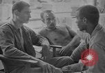 Image Libéré des prisonniers de guerre américains soignés en hôpital de Cabanatuan Philippines, 1945, de la seconde 33 séquences d'archives historiques vidéo 65675045817