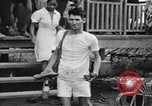 Image Les anciens prisonniers de guerre d'être évacués par les sauveteurs du camp de prisonniers japonais Cabanatuan Philippines, 1945, de la seconde 29 séquences d'archives historiques vidéo 65675045818
