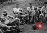 Image Les anciens prisonniers de guerre d'être évacués par les sauveteurs du camp de prisonniers japonais Cabanatuan Philippines, 1945, de la seconde 36 séquences d'archives historiques vidéo 65675045818