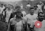 Image des prisonniers américains Philippines, 1945, de la seconde 23 séquences d'archives historiques vidéo 65675045823