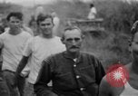 Image des prisonniers américains Philippines, 1945, de la seconde 27 séquences d'archives historiques vidéo 65675045823