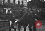 Image des prisonniers de guerre alliés Rangoon Birmanie, 1945, de la seconde 17 séquences d'archives historiques vidéo 65675045827