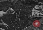 Standbild Palawan Massaker Opfer geborgen Palawan Philippinen, 1945, aus Sekunde 22 historischem Filmmaterial Videoclip 65675045829