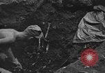 Standbild Palawan Massaker Opfer geborgen Palawan Philippinen, 1945, aus Sekunde 23 historischem Filmmaterial Videoclip 65675045829