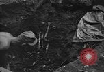 Standbild Palawan Massaker Opfer geborgen Palawan Philippinen, 1945, aus Sekunde 25 historischem Filmmaterial Videoclip 65675045829