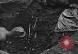 Standbild Palawan Massaker Opfer geborgen Palawan Philippinen, 1945, aus Sekunde 26 historischem Filmmaterial Videoclip 65675045829