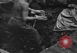 Standbild Palawan Massaker Opfer geborgen Palawan Philippinen, 1945, aus Sekunde 34 historischem Filmmaterial Videoclip 65675045829