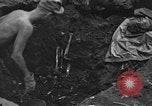 Standbild Palawan Massaker Opfer geborgen Palawan Philippinen, 1945, aus Sekunde 37 historischem Filmmaterial Videoclip 65675045829