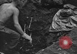 Standbild Palawan Massaker Opfer geborgen Palawan Philippinen, 1945, aus Sekunde 39 historischem Filmmaterial Videoclip 65675045829